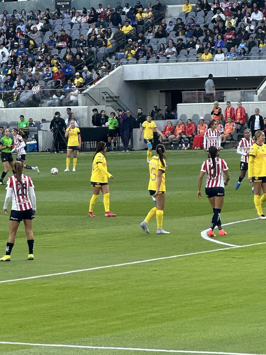 Archive action featuring América women in an exhibition, not the current Pachuca fixture.