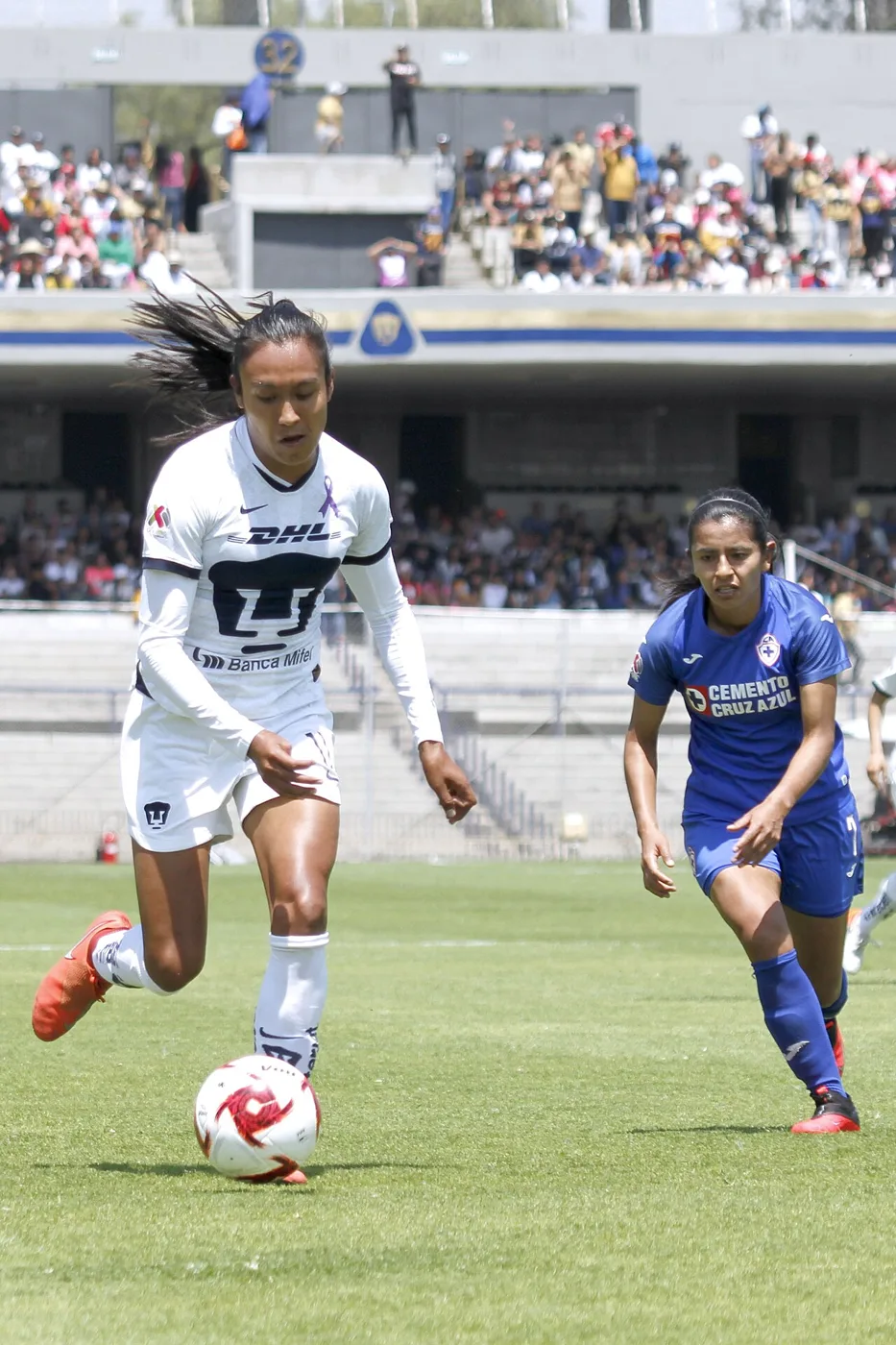 Archive action from a Pumas women’s fixture, not the current Atlas match.